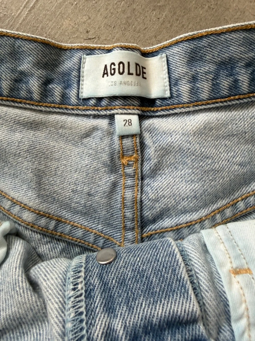 Agolde_90'S Mid Rise Loose Short w/ side slits, 28